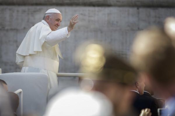 教皇方濟各：選擇養寵物而不生孩子的夫婦是“自私的”