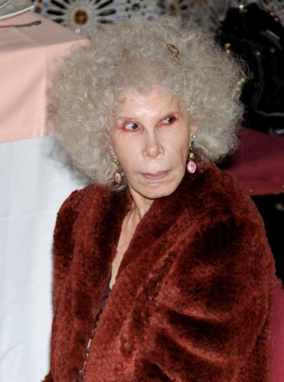 82歲西班牙女富豪為愛瘋狂,為嫁小24歲公務員男友,放棄百億財產 82歲西班牙女富豪為愛瘋狂,為嫁小24歲公務員男友,放棄百億財產