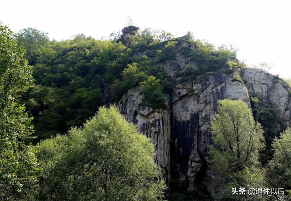遊走青山秀水間，遛娃嬉戲好休閒