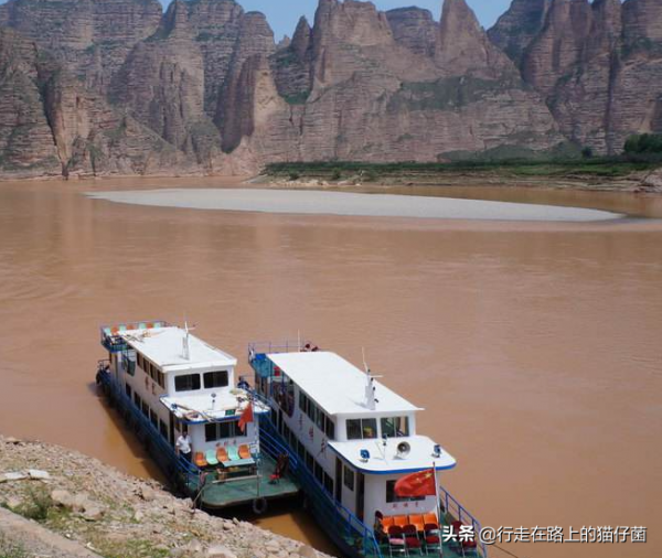 流動的水，承載著流動的風景和人影，是水上之旅的好去處