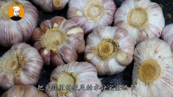 大蒜中倒入雪碧,原來飯店的糖蒜都是這樣醃的,難怪那麼好吃 大蒜中倒入雪碧,原來飯店的糖蒜都是這樣醃的,難怪那麼好吃