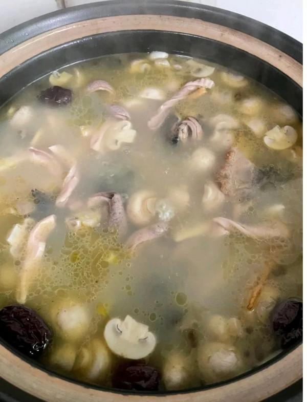 冬日到，各種補藥不如來一碗豬肚雞骨湯～暖心又暖胃