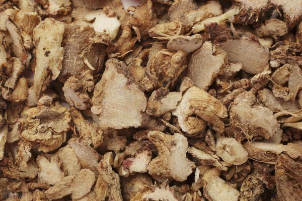 中醫常用七味祛斑中藥材！打粉面膜外敷解決頑固色斑