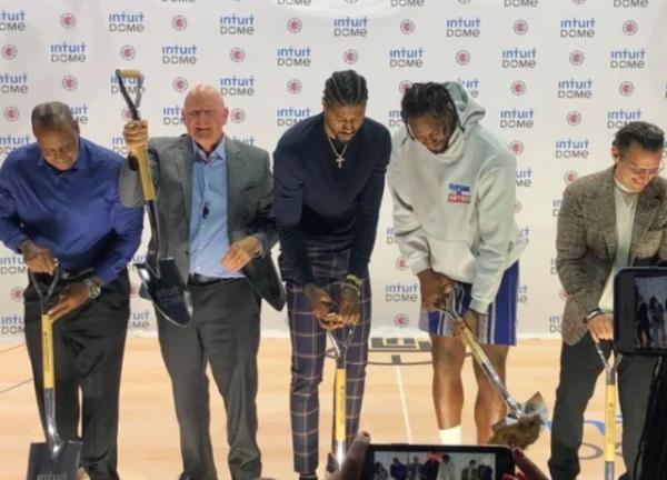 一夜3訊息！萊昂納德亮相，籃網籤湖人舊將，東契奇新幫手籤2年