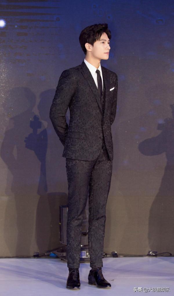 穿西裝好看的男星,只服這8位,儀態萬方,貴氣逼人,妥妥總裁範 穿西裝好看的男星,只服這8位,儀態萬方,貴氣逼人,妥妥總裁範