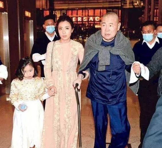 奚夢瑤官宣二胎!我替你算了下,她這次能拿幾個億...... 奚夢瑤官宣二胎!我替你算了下,她這次能拿幾個億......