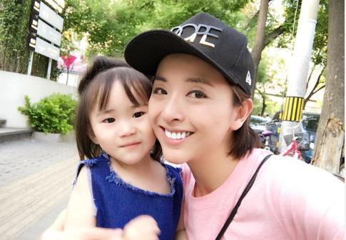 “傻姑”黃小蕾：被杜淳追求，38天閃婚閃孕，被迪士尼封殺