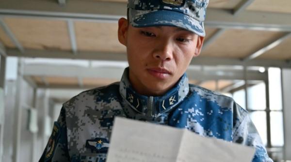 接過哥哥的槍！衛國戍邊英雄王焯冉表弟入伍
