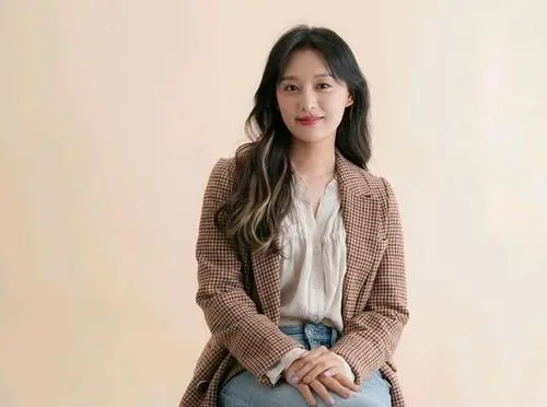 “天然女神”金智媛：顏值絲毫不輸宋慧喬，如今廣告接到“手軟”