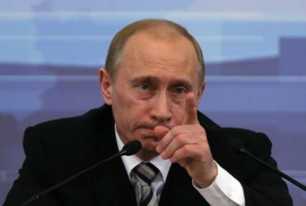 2003年俄羅斯首富公開叫板，普京面帶微笑應對，8個月後首富被捕