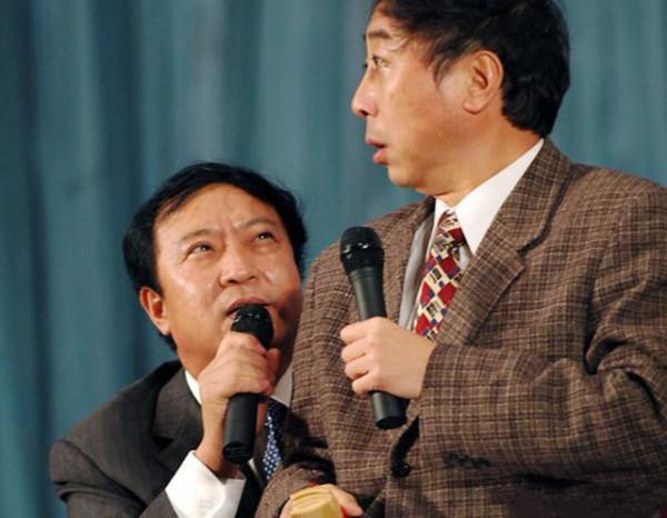 64歲馮鞏：26歲娶初戀，攜手38年，47歲被敲詐，兒子創業當老闆