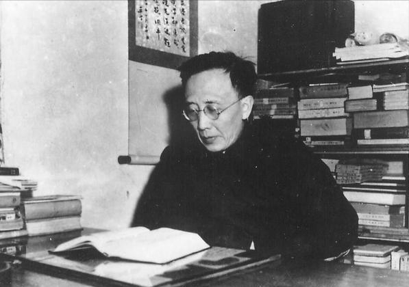 郭沫若論書法水準,不配給黃帝陵題字?啟功:去街上看看中國銀行 郭沫若論書法水準,不配給黃帝陵題字?啟功:去街上看看中國銀行