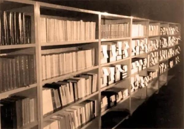 文房裡讀萬卷書，方寸間行萬里路