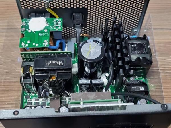 先馬（SAMA）黑鑽1000W電源評測：超越白金牌的金牌電源