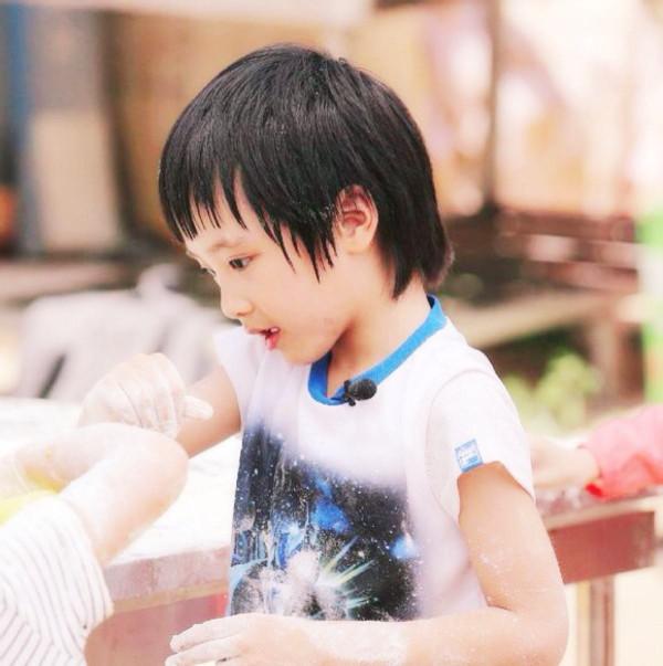 《爸哪》6個萌娃顏值差異大，王詩齡靈氣流失，霓娜青春尷尬期