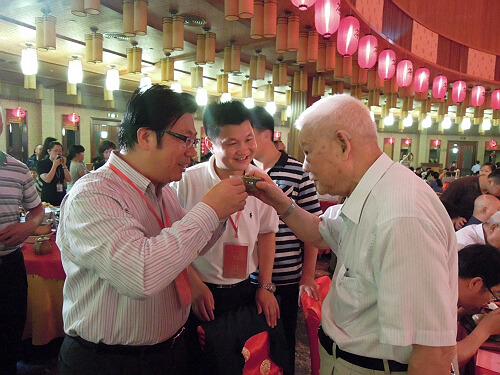 開國元帥葉劍英之子,從普通的車間工人做到廣東省長,常吃大排檔 開國元帥葉劍英之子,從普通的車間工人做到廣東省長,常吃大排檔