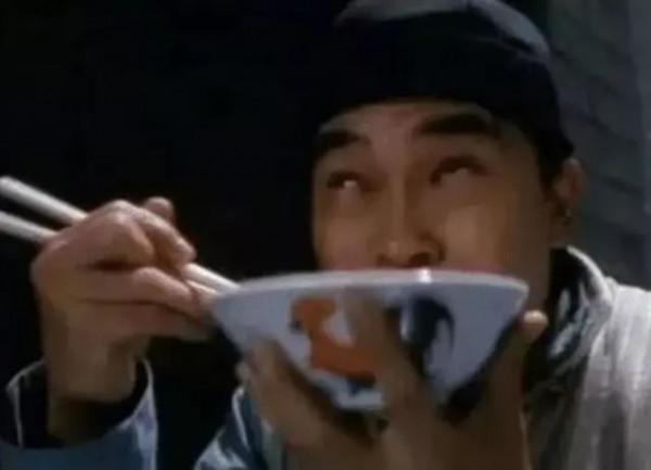 買二手衣服回家補、一張椅子用18年,這8位明星,有錢也沒亂花 買二手衣服回家補、一張椅子用18年,這8位明星,有錢也沒亂花