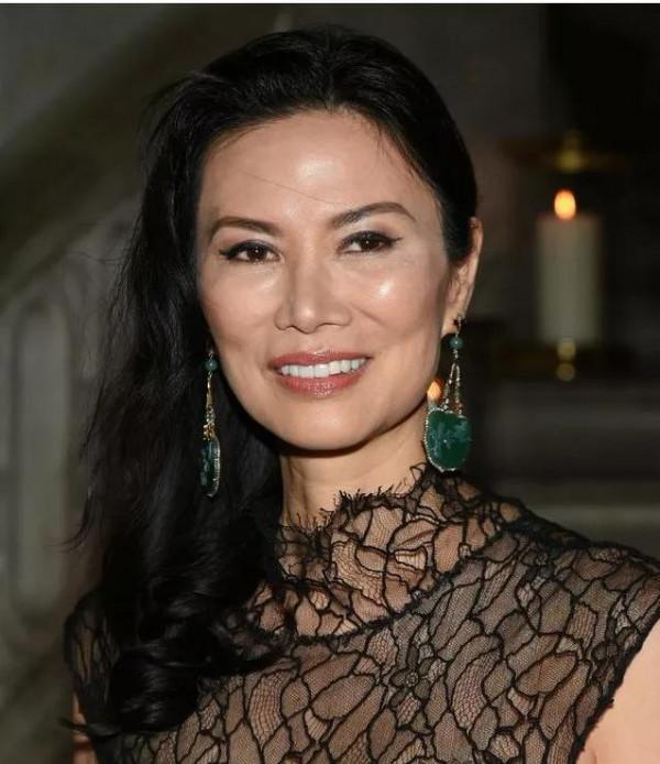 大方臉怎麼穿？鄧文迪的穿搭思路值得借鑑