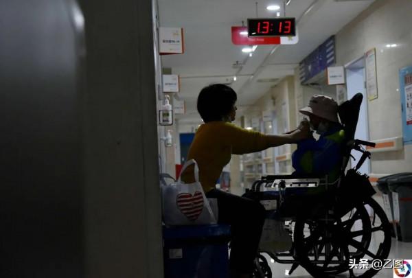 花季少女不忍心拖累父母,要回家:我走後就埋在家旁邊的小樹林裡 花季少女不忍心拖累父母,要回家:我走後就埋在家旁邊的小樹林裡