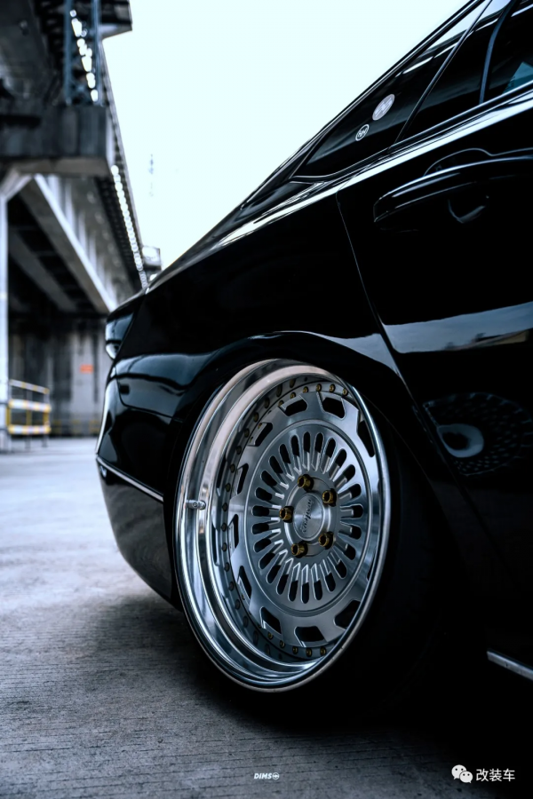 黑武士雅閣慘遭舉報還原，這輪轂是蒸籠架改的？