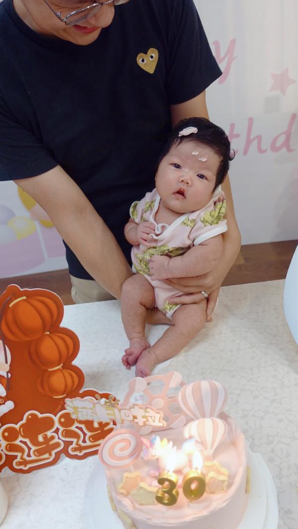 送給我的小小女孩——媽媽的孕期、生產記錄 送給我的小小女孩——媽媽的孕期、生產記錄