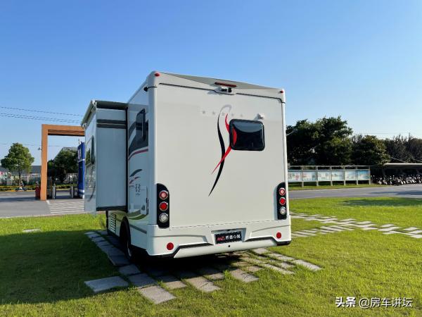 雲遊系列單拓展房車:大廠出品,國產依維柯官方指導價:41.49萬 雲遊系列單拓展房車:大廠出品,國產依維柯官方指導價:41.49萬