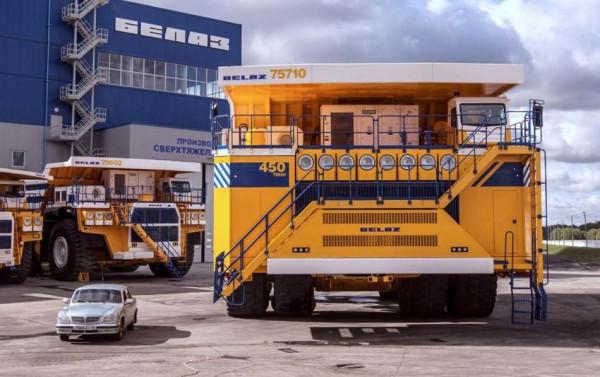 世界上最大的礦車,光輪胎直徑就4米,惡劣天氣也能正常工作 世界上最大的礦車,光輪胎直徑就4米,惡劣天氣也能正常工作