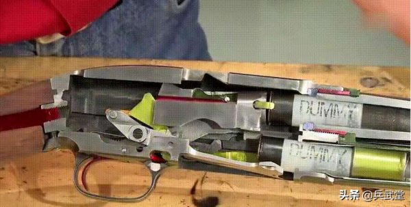 國產新型防暴榴QLL12亮相？唧筒式發射原理，工兵現在也有重武器