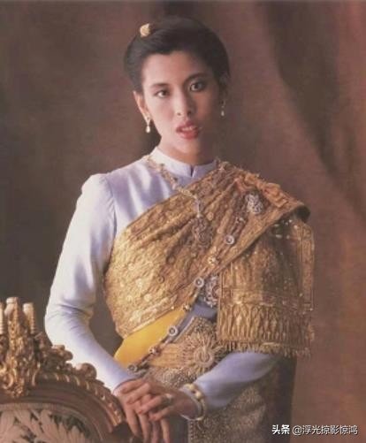 詩麗吉嫁女兒拎得清，鑽石寶塔王冠當陪嫁，公主離婚就立馬收回