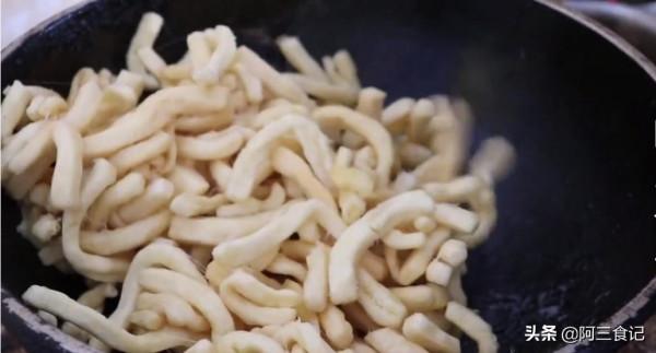 沙琪瑪最簡單的做法，一碗麵粉3個雞蛋，香脆酥軟，比買的還好吃