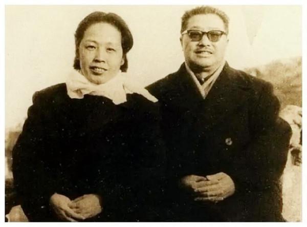 1955年授銜時,元帥夫人被授予軍銜,都是誰,擔任什麼職務 1955年授銜時,元帥夫人被授予軍銜,都是誰,擔任什麼職務