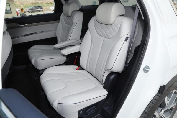 現代進口中大型SUV，配3.5L+8AT，車長近5米，帶你看帕里斯帝