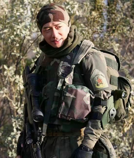 士兵突擊主演罕見合體!王寶強站C位張國強鑲邊,演員近況大不同 士兵突擊主演罕見合體!王寶強站C位張國強鑲邊,演員近況大不同