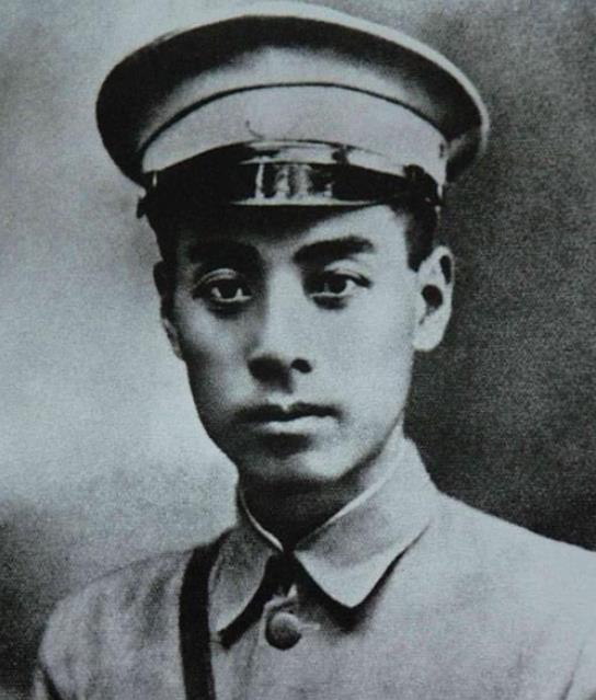 李宗仁評價蔣介石:軍事和政治都是二流貨色,唯獨權術無人出其右 李宗仁評價蔣介石:軍事和政治都是二流貨色,唯獨權術無人出其右