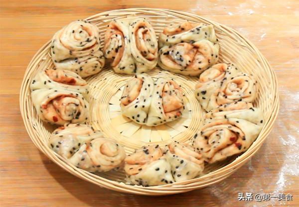 把豆腐乳捲到花捲裡,沒想到這麼好吃,鬆軟又勁道,比包子還香 把豆腐乳捲到花捲裡,沒想到這麼好吃,鬆軟又勁道,比包子還香