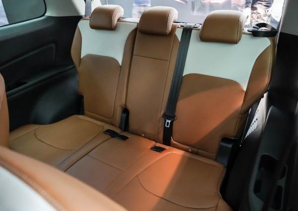 實拍上汽大通MAXUS G50 PLUS：15萬級「全家快樂車」