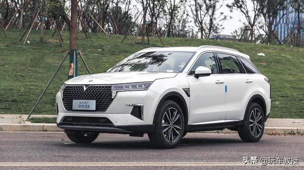 都是年輕前衛的好車 這兩款10-15萬級SUV誰更香？