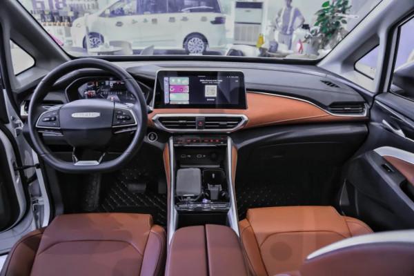 實拍上汽大通MAXUS G50 PLUS：15萬級「全家快樂車」