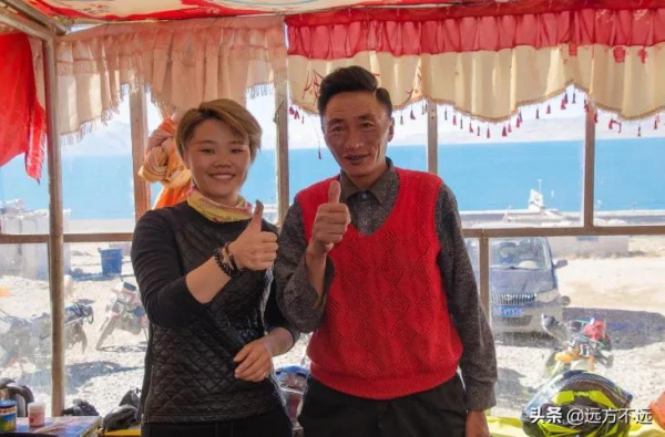 摩旅西藏的路上，我們闖入西藏小學，幹了件麼麼噠的事