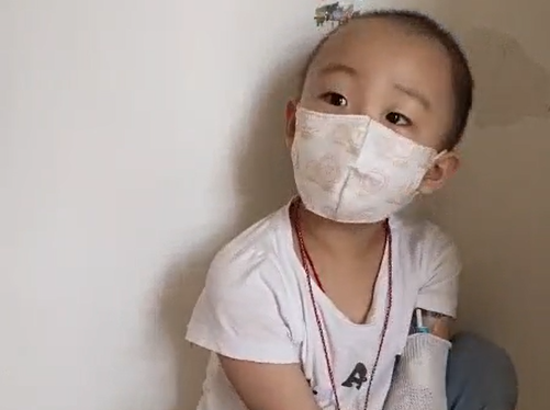 5歲女童苦苦哀求:“媽媽,不要留我一個人!” 5歲女童苦苦哀求:“媽媽,不要留我一個人!”