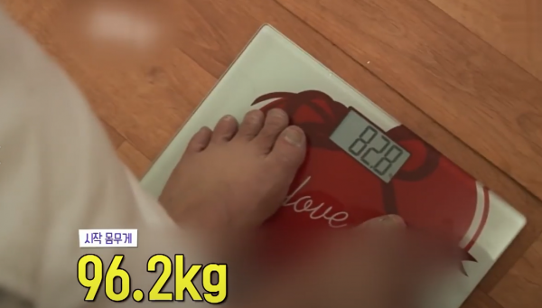 男子挑戰2天減肥40斤,大熱天穿棉襖開暖氣跳繩,效果驚人 男子挑戰2天減肥40斤,大熱天穿棉襖開暖氣跳繩,效果驚人