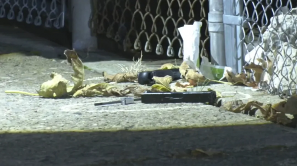 大快人心!華人小哥遭3非裔搶劫,掏槍反殺致1死2傷 大快人心!華人小哥遭3非裔搶劫,掏槍反殺致1死2傷