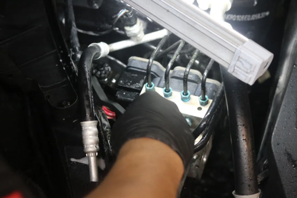 怪獸修車:翻新“車況極差”的二手寶馬X5,見證";美女一手車";復活 怪獸修車:翻新“車況極差”的二手寶馬X5,見證";美女一手車";復活