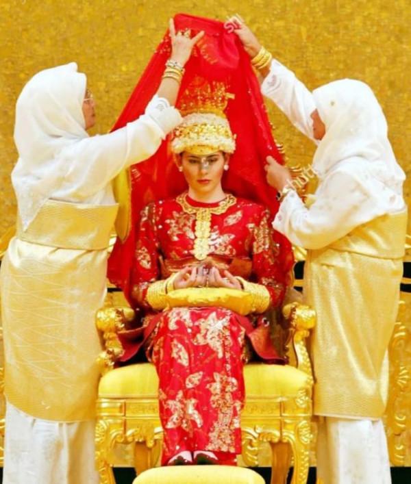 天選之女？17歲女孩從平民蛻變王妃，坐鑲金勞斯萊斯出嫁