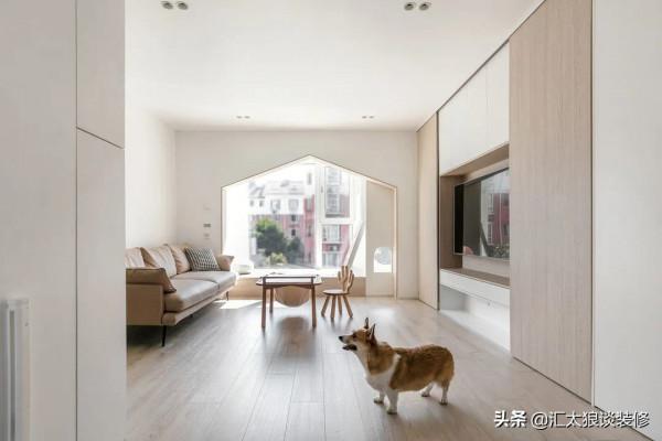 進門就被她家的裝修吸引,乾淨大氣溫暖,電視牆和陽臺很值得參考 進門就被她家的裝修吸引,乾淨大氣溫暖,電視牆和陽臺很值得參考