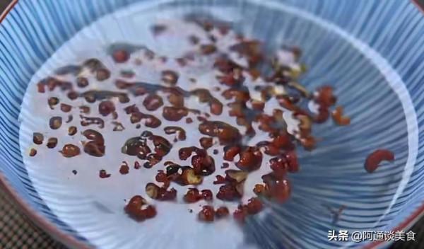 炸茄盒的家常做法，又香又脆，咬一口能香到你流口水