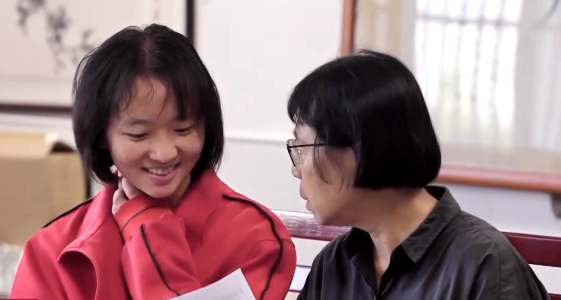 把唐國強和張國立安排在一起，導演用心了，殷秀梅把晚會推向高潮