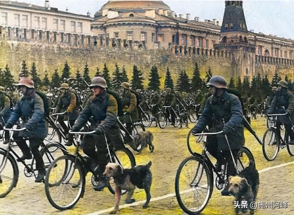 老照片：在軍營表演的韓國女明星，紅場參加閱兵的蘇聯士兵