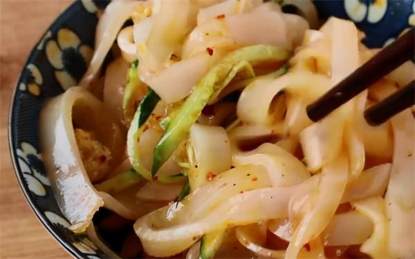 手把手教你做出陝西特色小吃涼皮的正宗做法,學會都可以開店了 手把手教你做出陝西特色小吃涼皮的正宗做法,學會都可以開店了