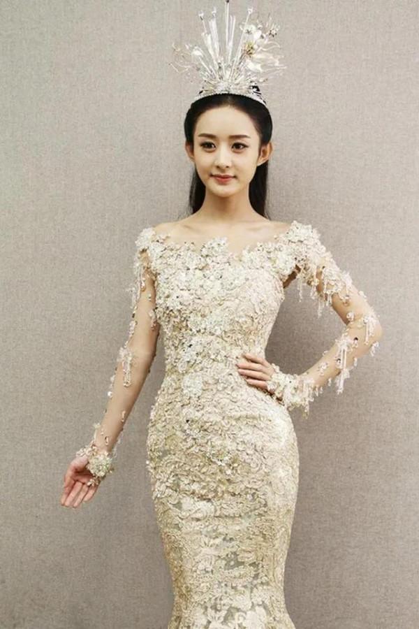 趙麗穎穿過五套絕美金色禮服太美了,你愛那一套? 趙麗穎穿過五套絕美金色禮服太美了,你愛那一套?